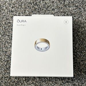 Oura Ring 4 in Gold *new in box!